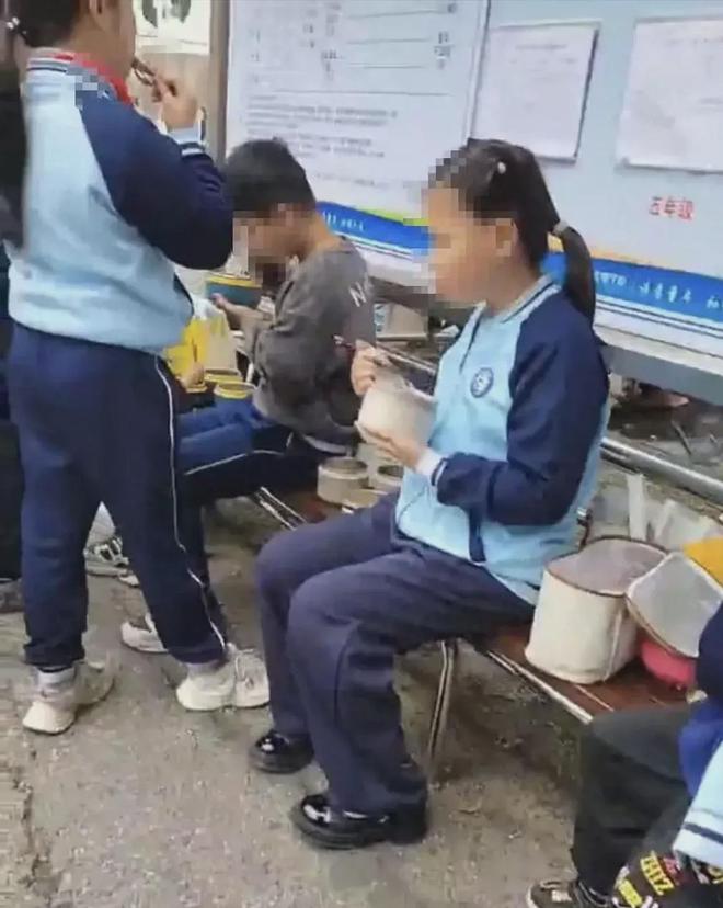 带饭学生能否进食堂？教育局作出回应