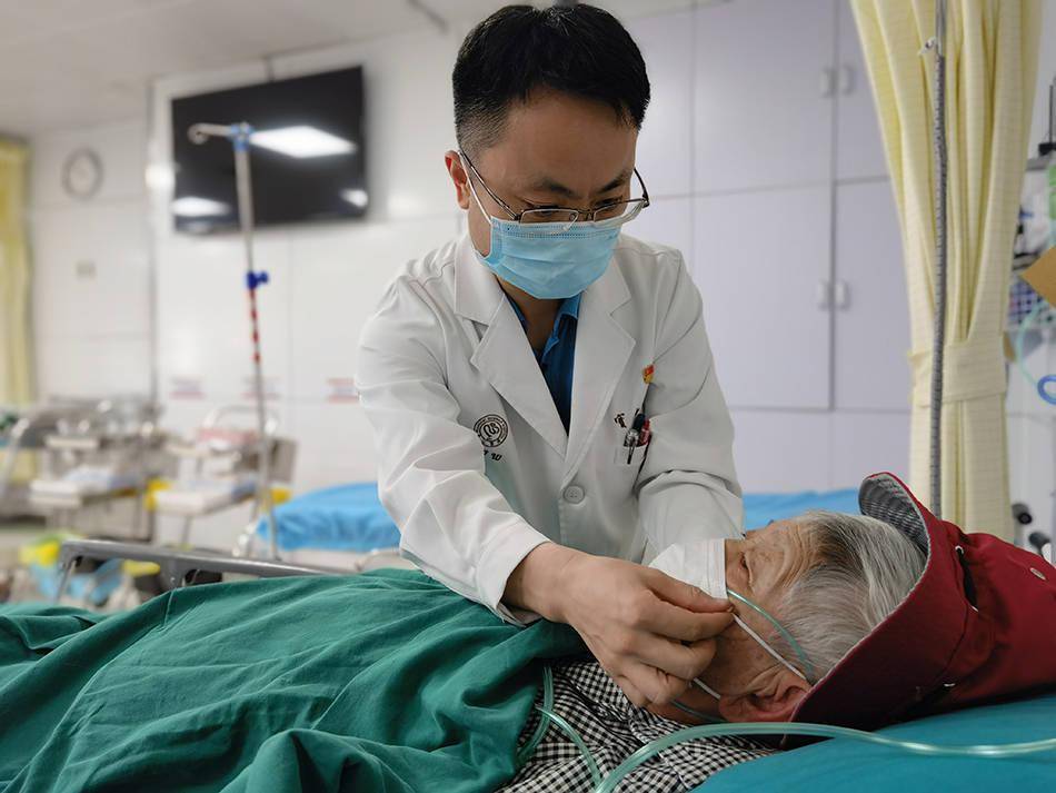 科技助力中老年人应对慢性病疼痛的挑战