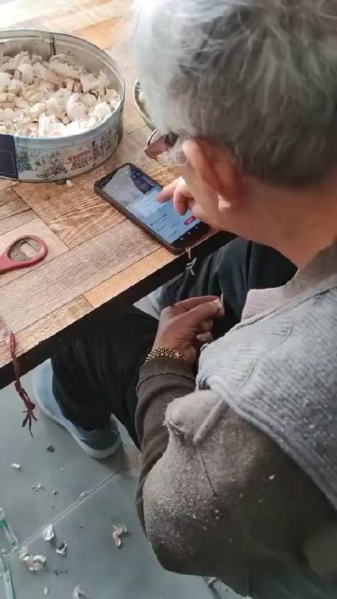 榜一大哥的诱惑与警醒，老人刷光养老金现象背后的思考