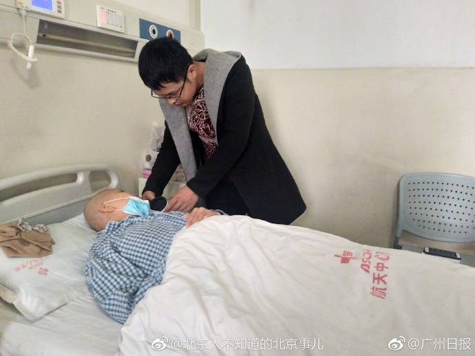 锅盔叔叔妻子重病住院，当地回应与社会爱心共筑关怀之力