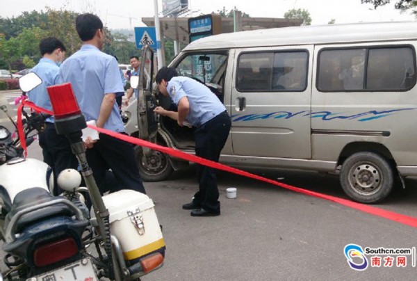 两司机占道互殴，冲突背后的故事与反思