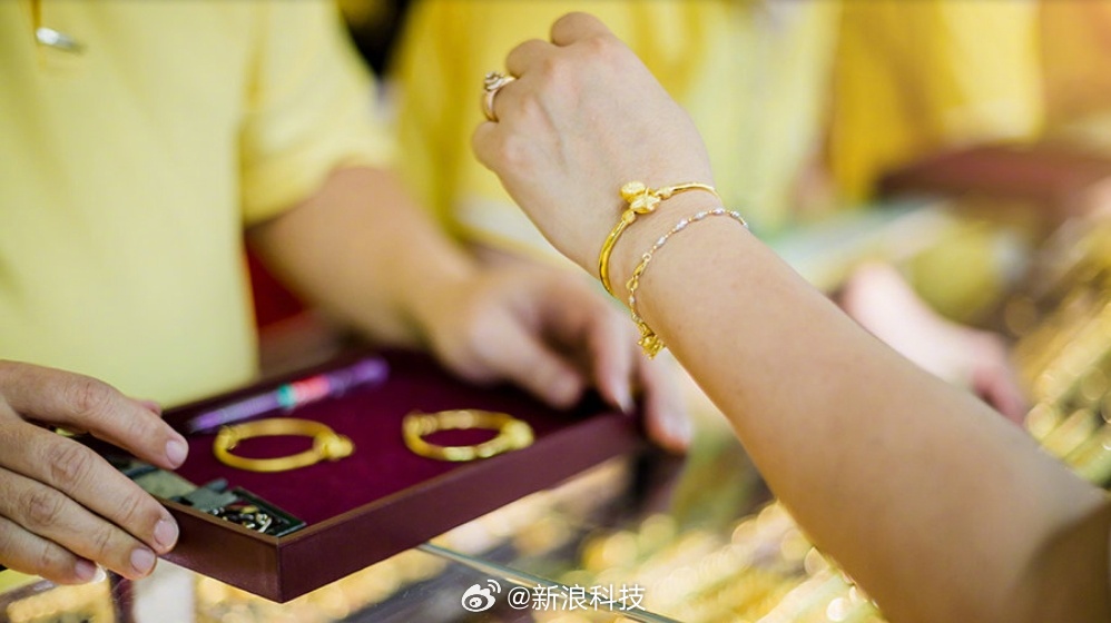 足金饰品价格刷新纪录，每克突破800元！