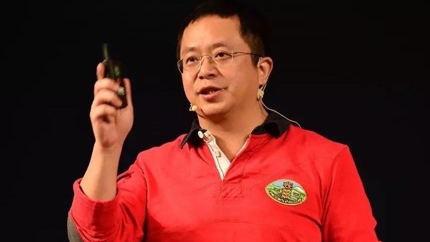 周鸿祎现身驾校，亲自体验驾驶学习之路