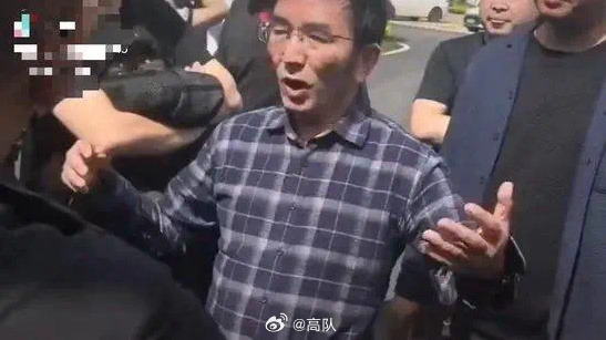 臭肉事件背后的校长退休之旅，心灵与自然的探索之旅