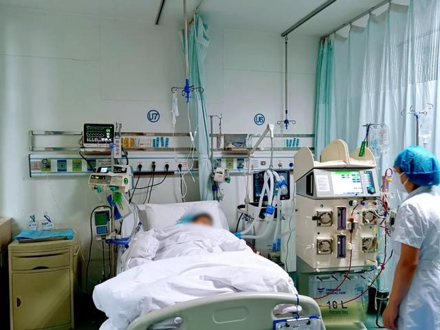 男子一天吃24颗感冒药致急性肾衰，药物滥用的警示与边界探讨
