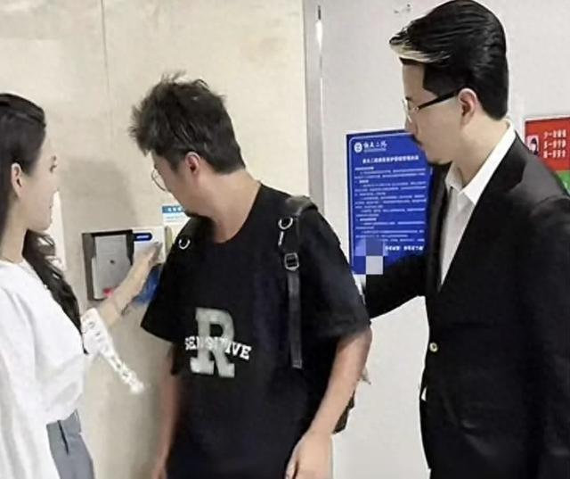 网红为燃气爆炸烧伤妈妈捐款30万