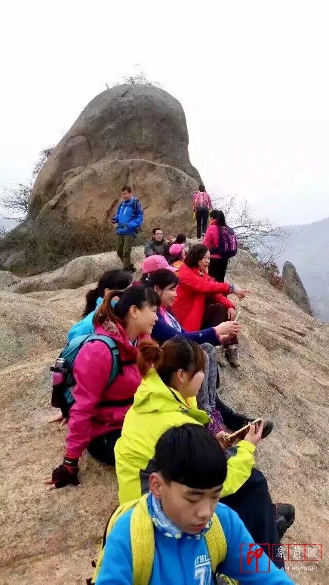 外来媳妇山洞探险之旅，野果充饥背后的奇妙物语与远离尘嚣的探险真相揭秘
