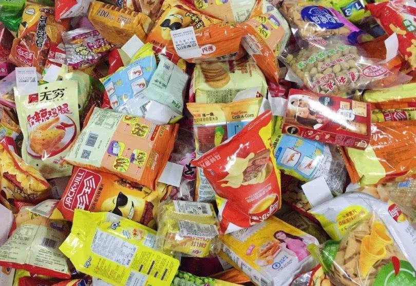 台当局对小零食逢陆必反遭批，理性看待两岸交流中的涉政问题分歧。