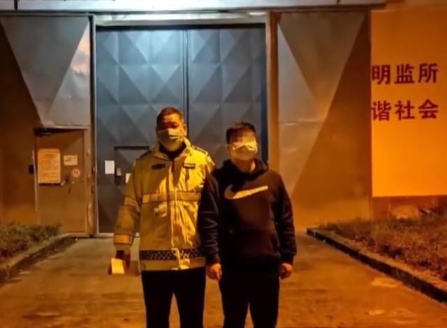刚考完科一就上路，无证驾驶被罚，人生的励志转折瞬间