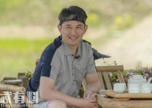 黄磊，小巷美食探险，无忧享用美味佳肴