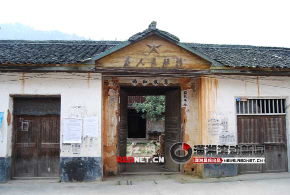 玉石加工场旧址探秘，居民遭遇挖宝热潮，神秘小店揭秘玉石传奇