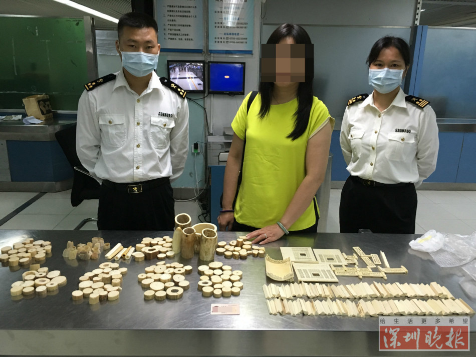 旅客携带大量球星卡入境遭海关查获事件曝光