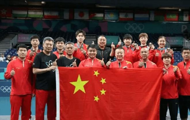 国乒队员四连退引发革新篇章，科技乒乓引领未来风潮。