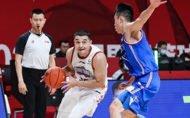 CBA，新疆逆袭江苏，连胜背后展现变化、学习与自信的力量