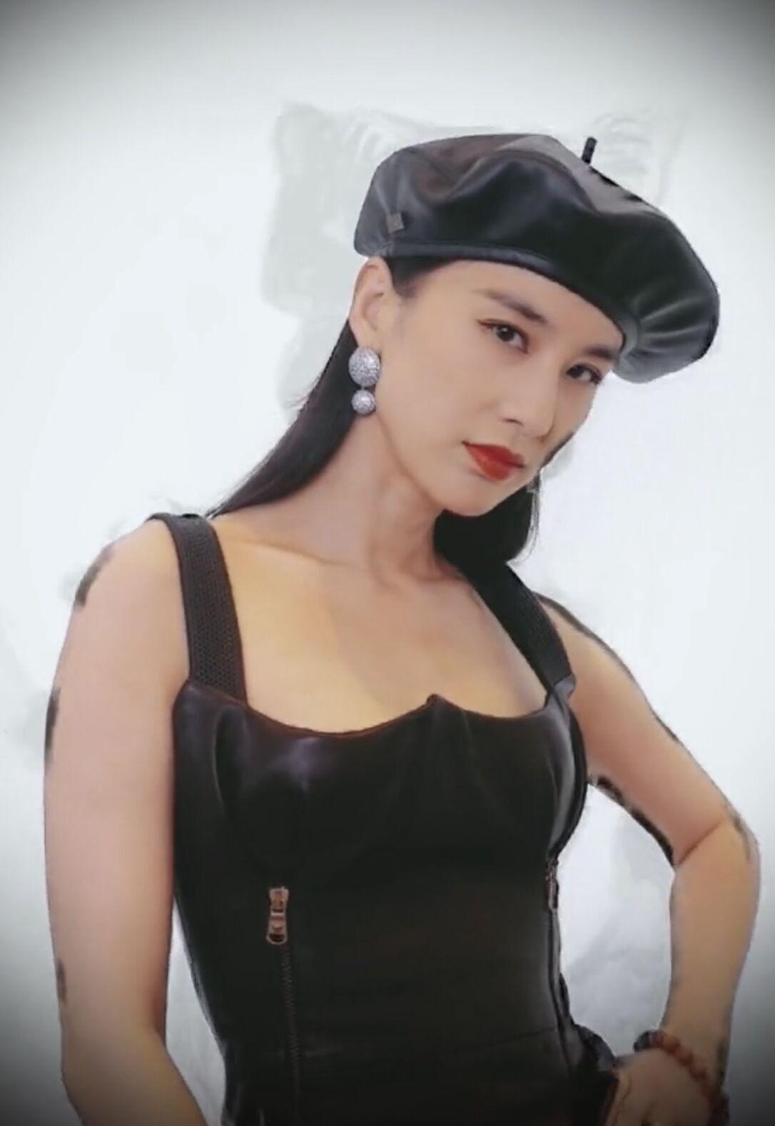 杨子黑脸，肤色之变见证人生多彩绚烂之路