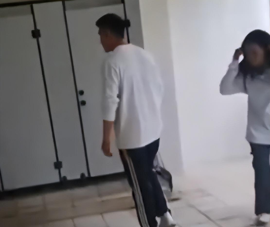 大学生女厕偷拍事件，应对与反思的详细步骤指南
