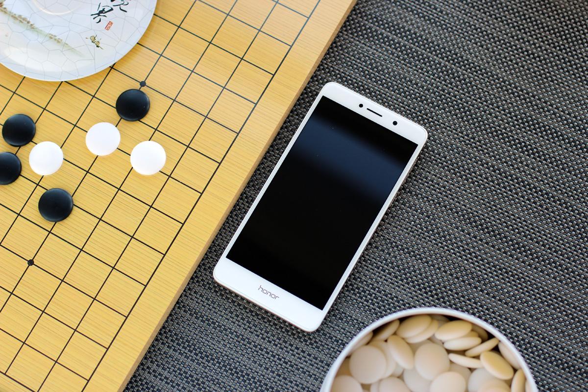 赵明引发争议，iPhone灵动岛概念究竟是否源于荣耀？创新之争揭秘