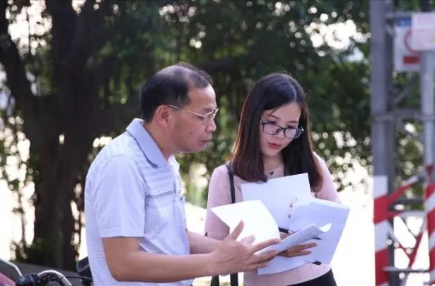 女硕士相亲遭遇已婚男，万元投入背后的意外心灵之旅与寻找宁静之路