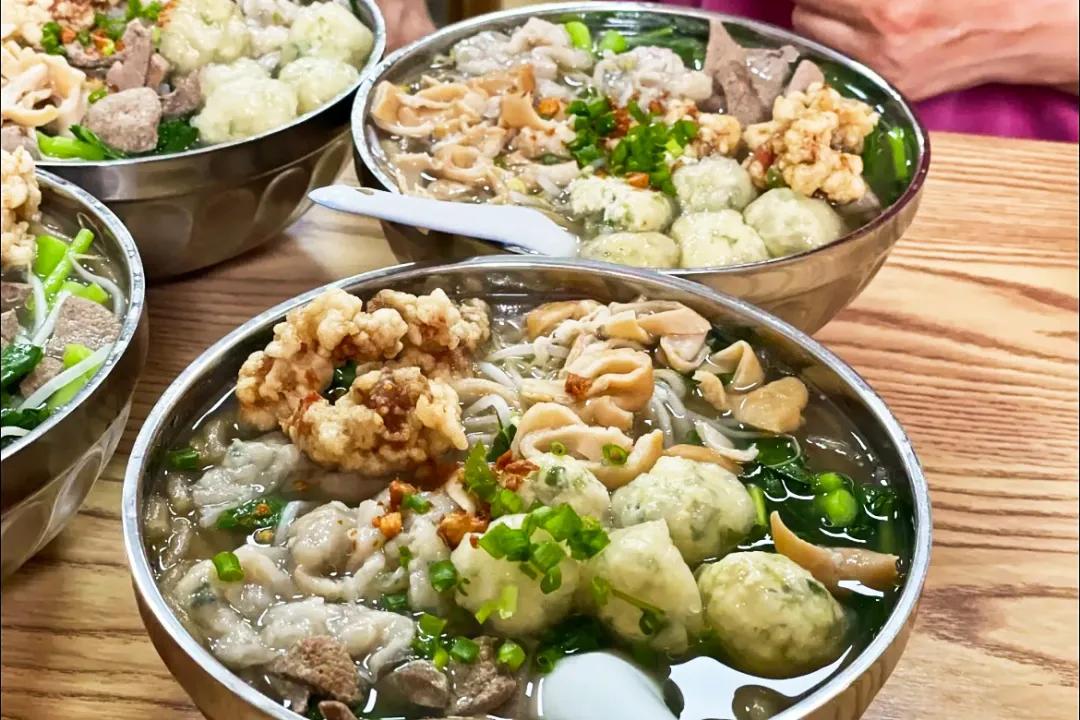 福州备降飞机与小巷美食之旅，意外惊喜的空中与地面探索