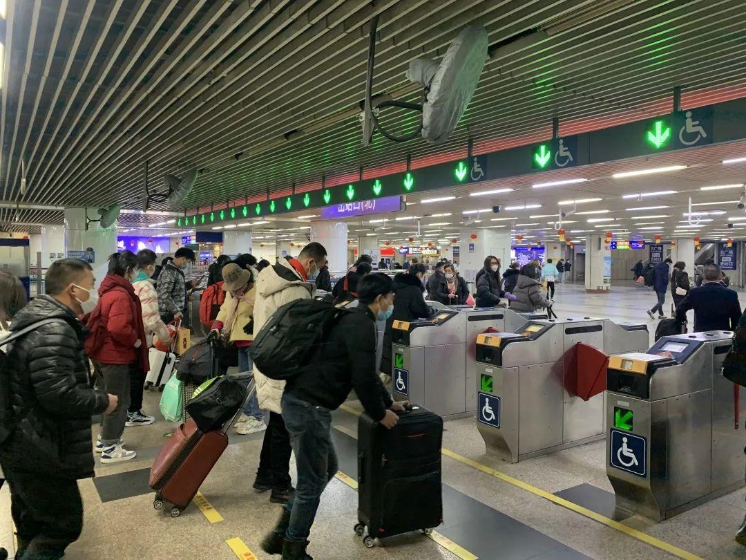 北京冬日冰点下的暖心故事，温情满溢都市