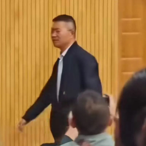 臭肉学校董事长态度引争议，臭态度不容许出现