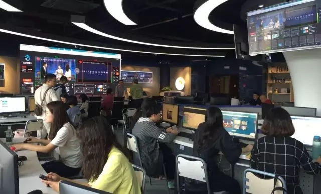 高校智能校门系统，饭点自动关闭引发媒体关注的新体验