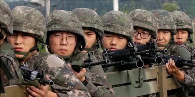 韩军开枪警告射击背后的爱与陪伴小故事