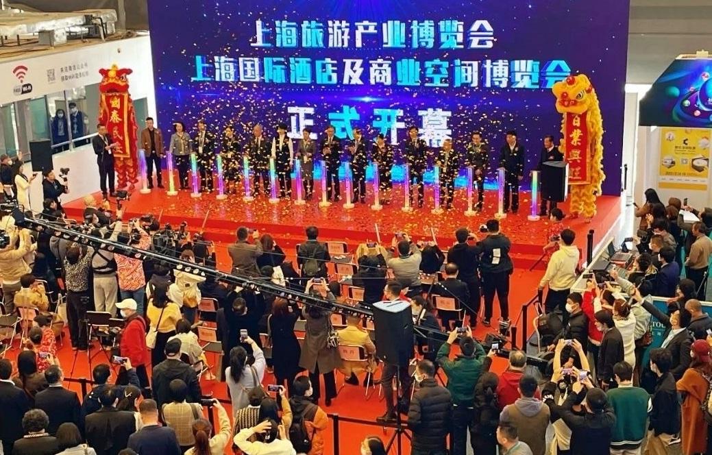 女子被骗巨款真警察跨境追回，科技守护安全重塑信任新纪元！