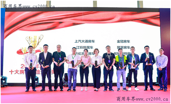 郑钦文抵达宁波，备战新赛场期待再创佳绩
