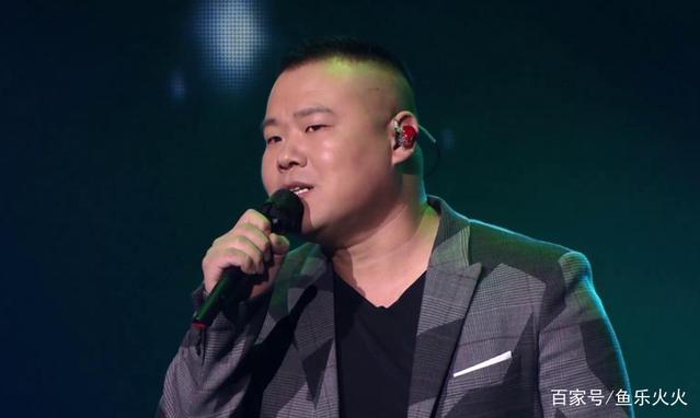 岳云鹏国外演出提词器故障，应变魅力展现时刻