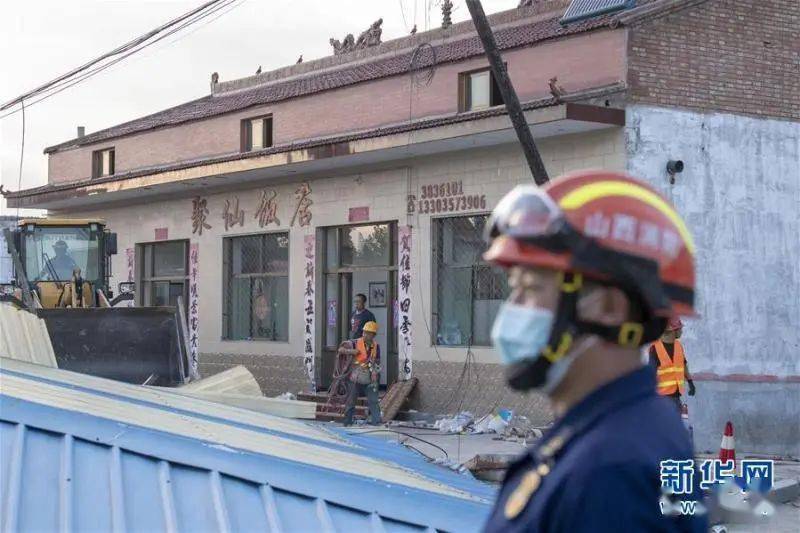 山西绛县干部饭店院内行为失范，公职人员行为规范再引热议