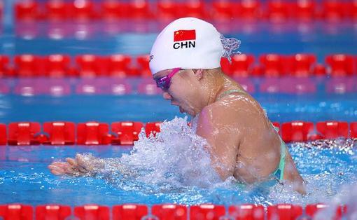 科技赋能下的泳坛新星，唐钱婷勇夺女子50米蛙泳冠军