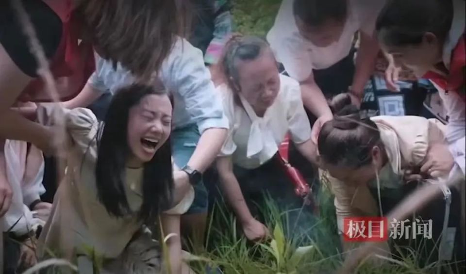 杨妞花首次目睹余华英双手颤抖——学习与变化的深刻力量触动心灵