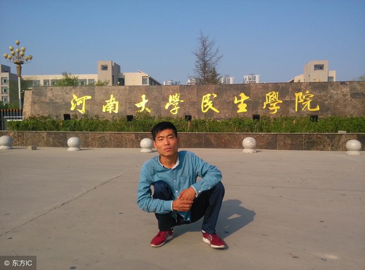 女生背患小儿麻痹症的男友登顶泰山故事