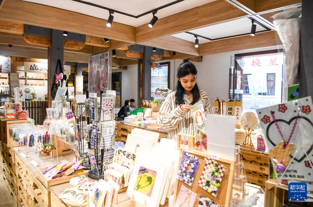 巷弄深处的特色小店探索之旅，最新自拍上传分享