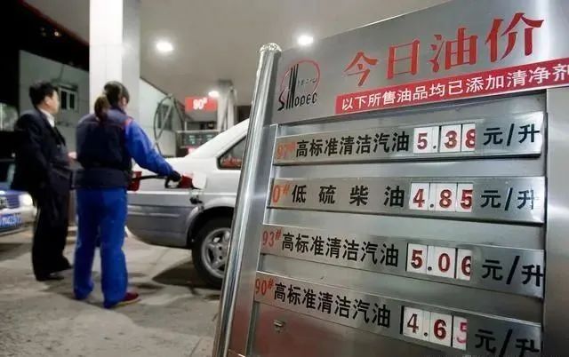 小巷深处的油香探秘，最新油价动态揭示！