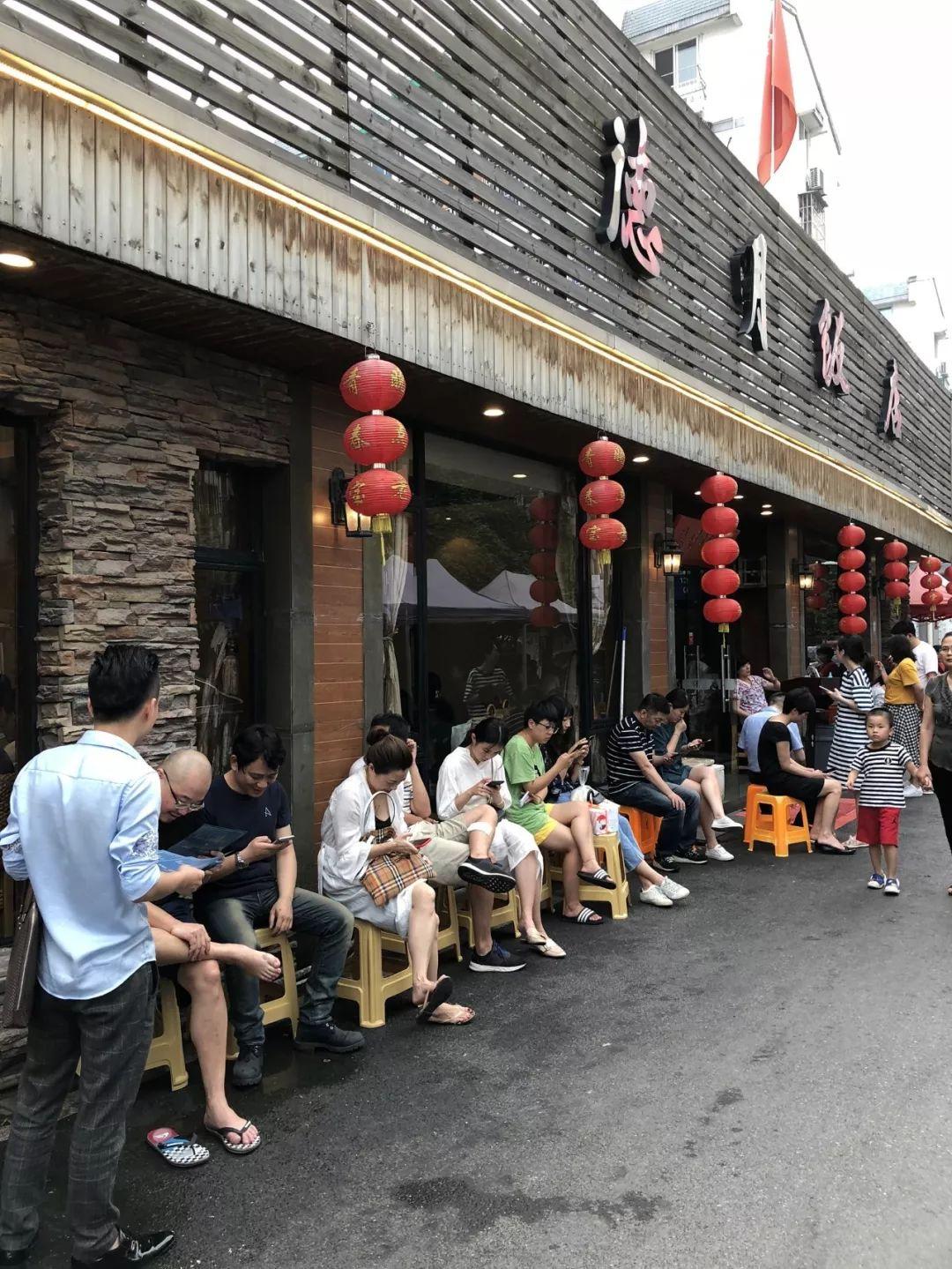 小巷独特小店揭示经济繁荣新动力，最新经济新闻揭秘