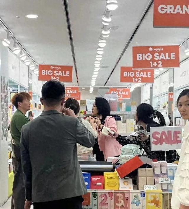 韩国最新丧尸电影，小巷深处的神秘小店与丧尸电影的惊心动魄之旅