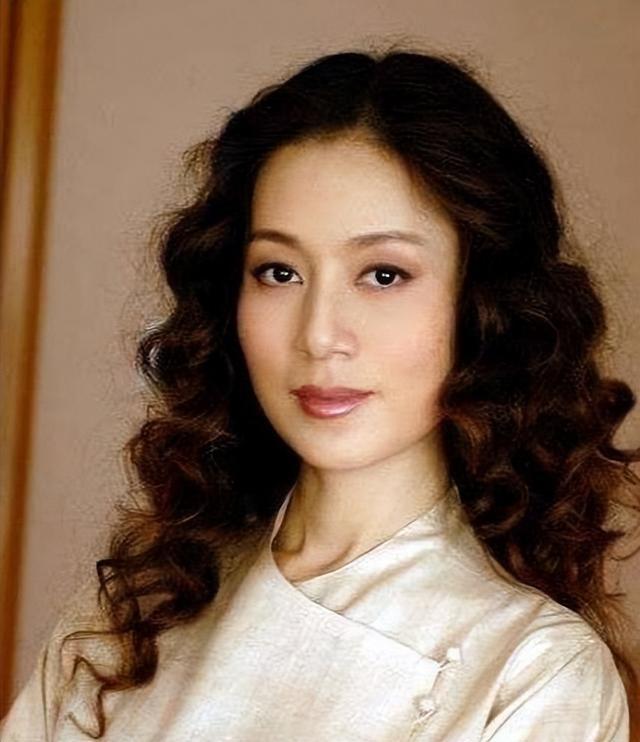 现在香港最新女演员,现在香港最新女演员，变化中的自信与成就的力量