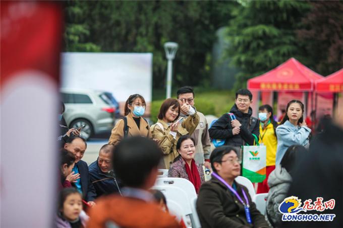 微观表达与时代潮流，超短最新的句子捕捉最新动态