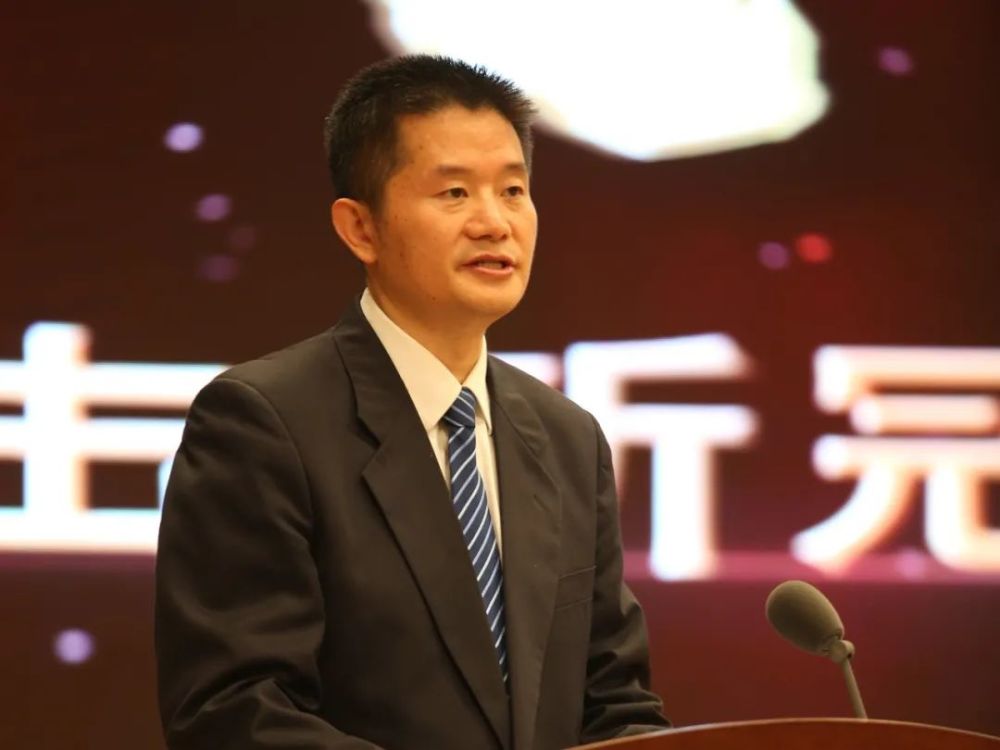 李小鹏的最新日常故事，城市中的快乐使者最新消息揭秘