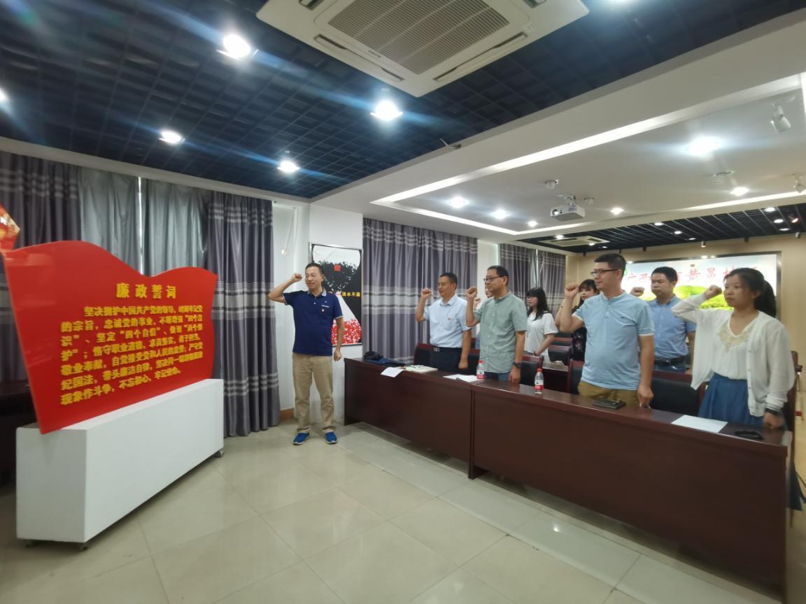 信息化时代下党的建设与青年责任担当的最新微党课主题探讨