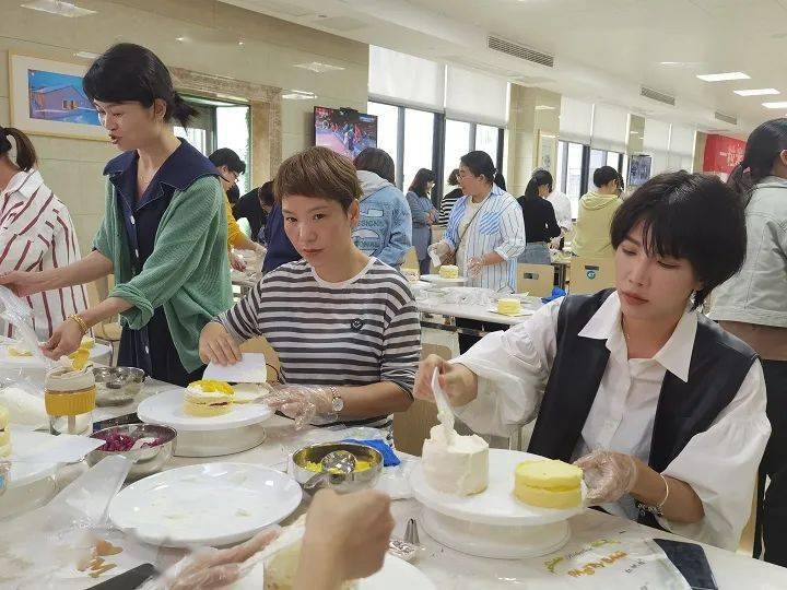美国海外最新疫情下的温情故事概览
