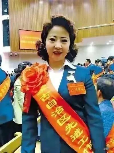 攀上女领导现象，时代的进步还是社会的扭曲？