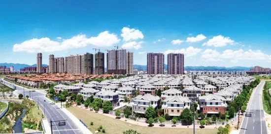 金堂新街景，日常小确幸与友情力量的交织展现