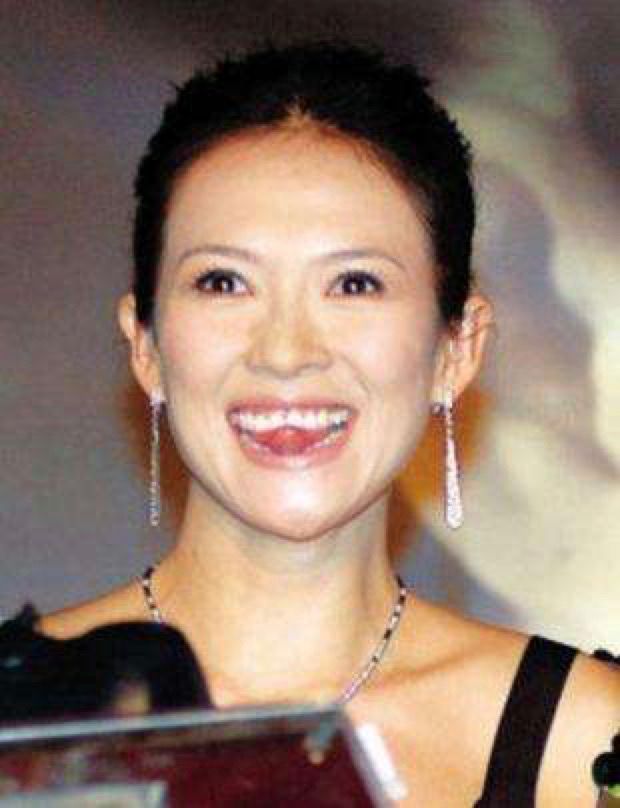 龅牙女明星如何自信面对外貌挑战并展现个人魅力，一步步指南