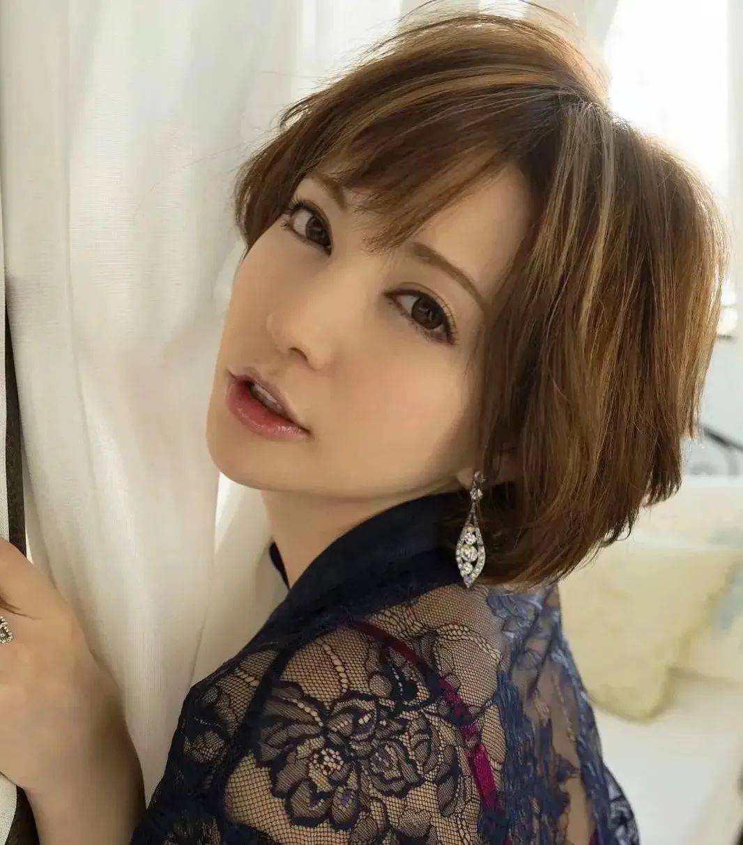 里美尤利娅的最新日常，友谊的温馨画卷展现新篇章