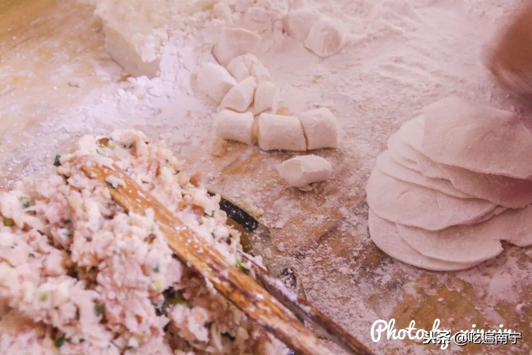 最新时事新闻素材揭秘，小巷深处的隐藏版特色小店故事