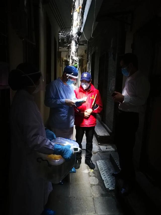 美国疫情最新动态，巷弄深处的抗疫故事与美食奇遇