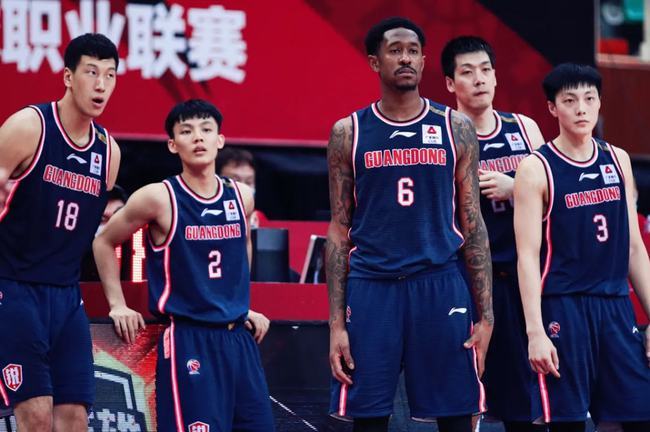 CBA男篮最新动态，赛场风采、友情与家的温馨故事